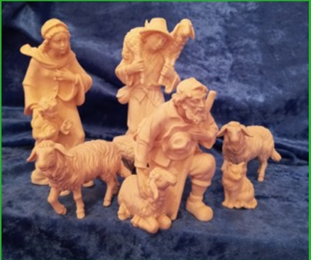 Das Bild zeigt aus Holz geschnitzte Hirtengruppen.